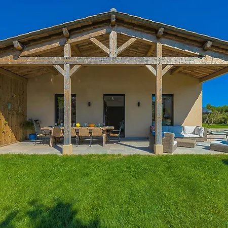 別荘 House With Pool And Vineyards In